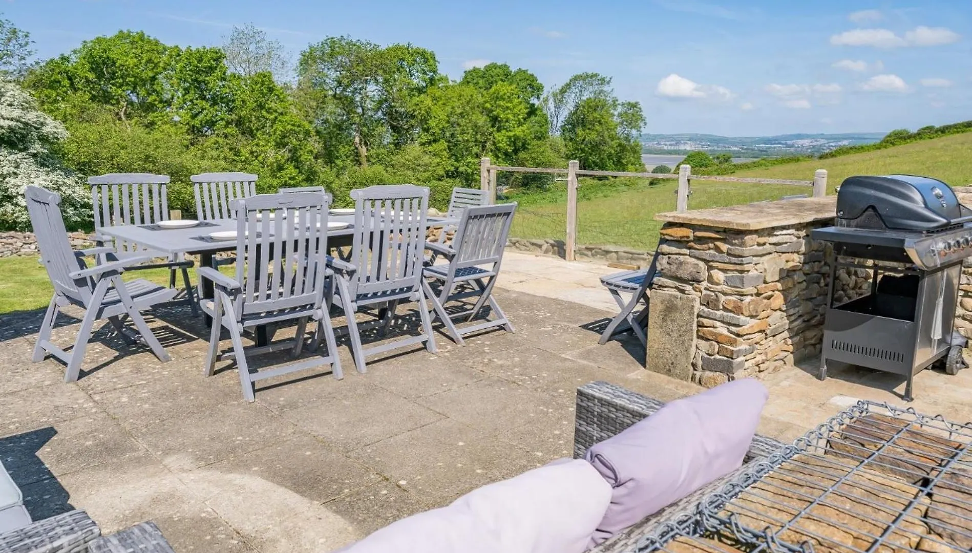 1 Bed Property In Gower 77981 Penclawdd