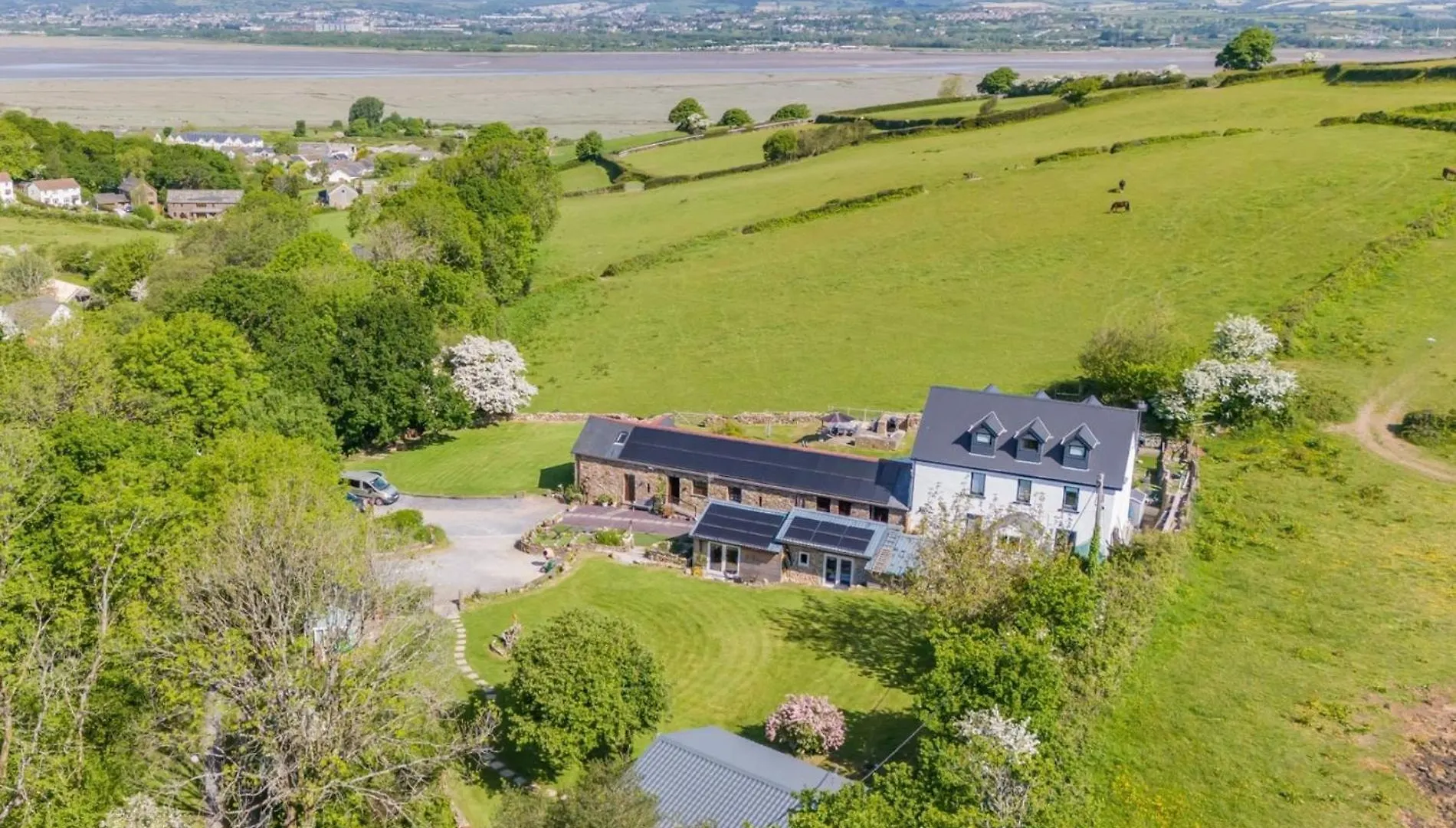 1 Bed Property In Gower 77981 Penclawdd 0*,